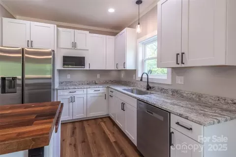 Kitchen - 288 Blue Cedar 9 Rd #9, Sylva, NC 28779 photo 3 of 5