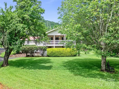 236 Old Roan Mountain Rd, Bakersville, NC 28705