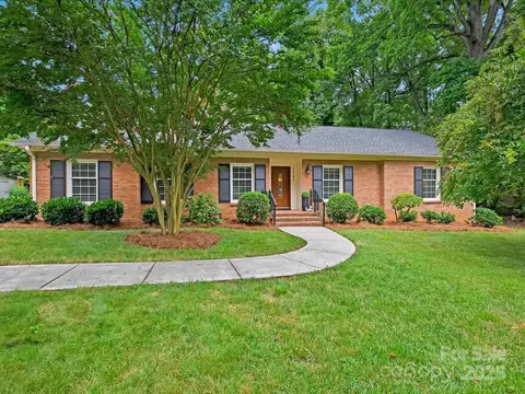 1041 Regency Dr, Charlotte, NC 28211