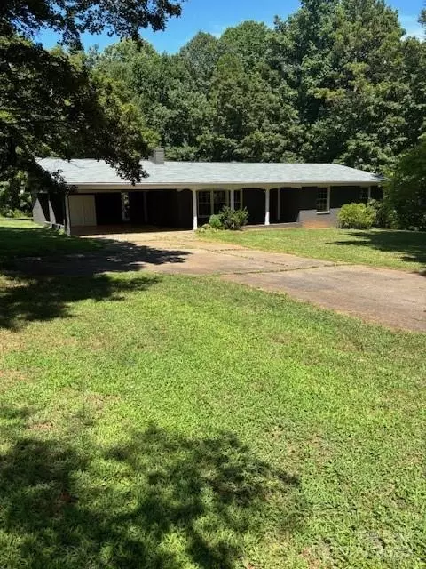 111 Springhill Dr, Mocksville, NC 27028