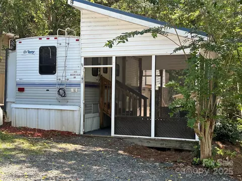 111 Deerfield Dr, New London, NC 28127