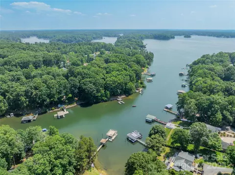 200 Greenbay Rd, Mooresville, NC 28117