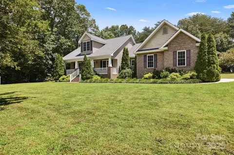 288 Grapevine Cir, Taylorsville, NC 28681