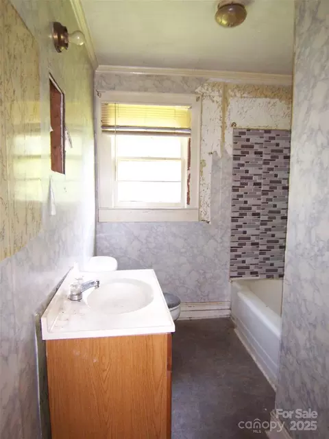 Bath - 164 Drake Cir, Mooresboro, NC 28114 photo 2 of 2