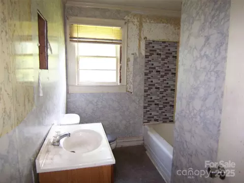 Bath - 164 Drake Cir, Mooresboro, NC 28114 photo 1 of 2