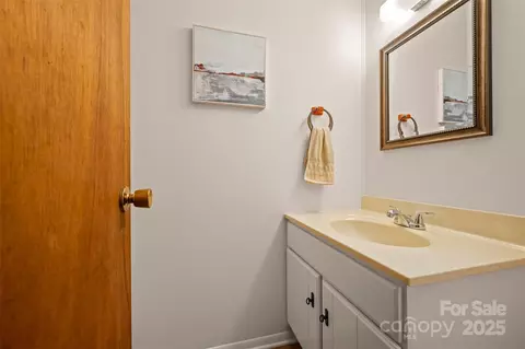 Bath - 467 Winners Cir, Tryon, NC 28782 photo 3 of 3