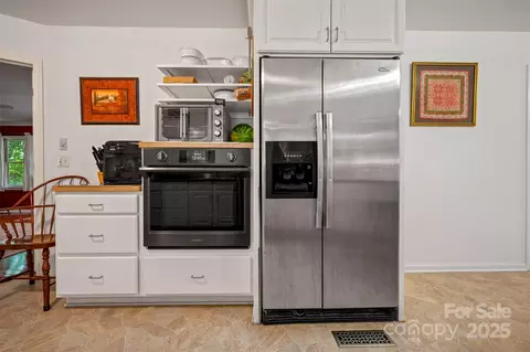 Kitchen - 467 Winners Cir, Tryon, NC 28782 photo 3 of 5
