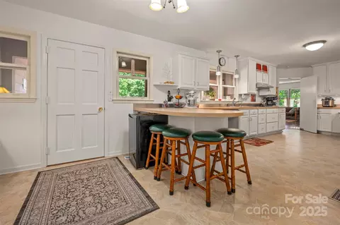 Kitchen - 467 Winners Cir, Tryon, NC 28782 photo 1 of 5