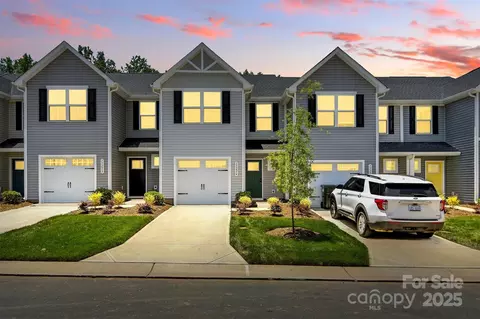 1525 39th Avenue Ne 4 Loop NE #4, Hickory, NC 28601