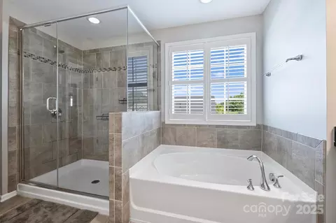 Bath - 10906 Angler Ct, Davidson, NC 28036 photo 4 of 5