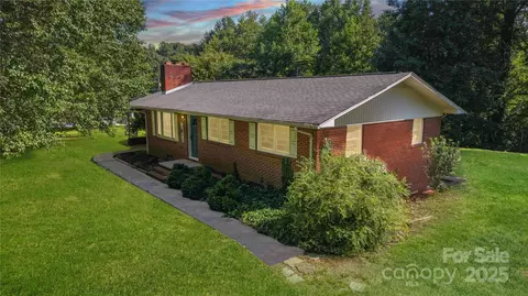 185 Waycaster Rd, Marion, NC 28752