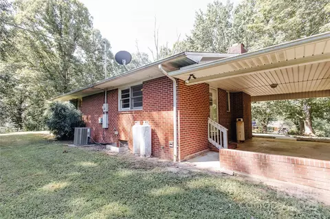 Exterior - 185 Waycaster Rd, Marion, NC 28752 photo 4 of 6