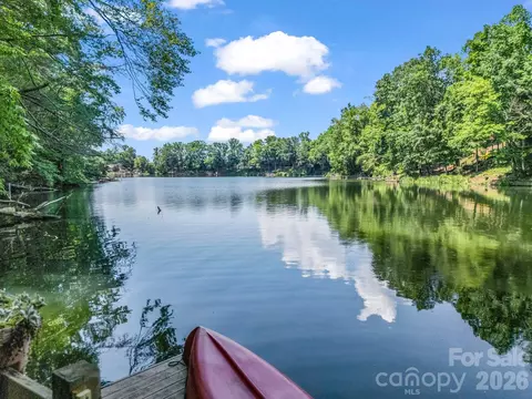 126 Sleeping Bear Ln, Lake Lure, NC 28746