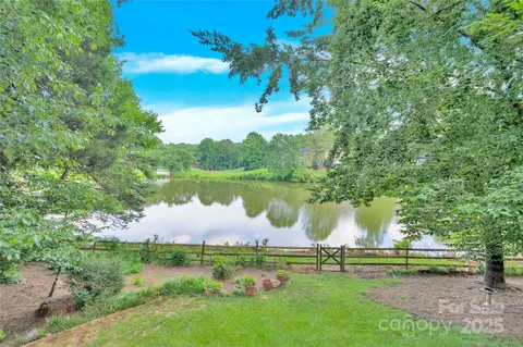 5015 Foxbriar Trl, Charlotte, NC 28269