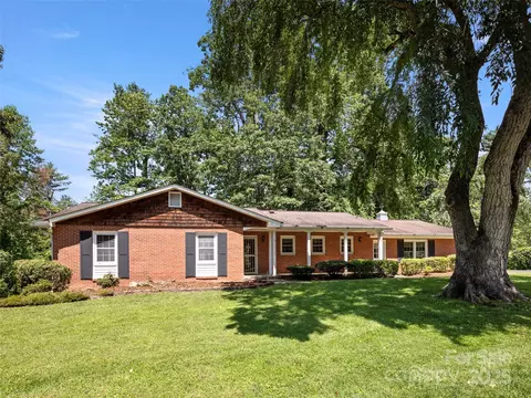 6 Ravenswood Rd, Flat Rock, NC 28731