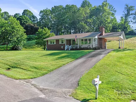 96 W Mountain Rd, Spruce Pine, NC 28777