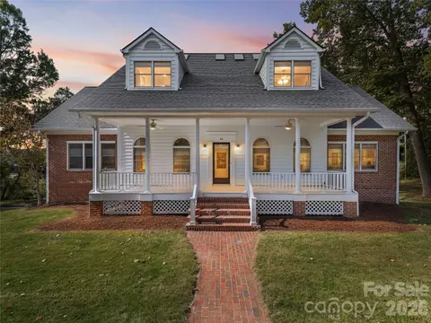 44 Ardoyne Rd, Asheville, NC 28804