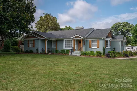 806 S Point Rd, Belmont, NC 28012