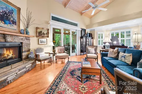 43 Towne Place Dr, Hendersonville, NC 28792