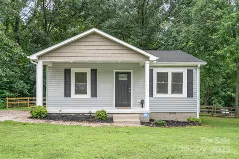 8107 Smith Rd, Kannapolis, NC 28081