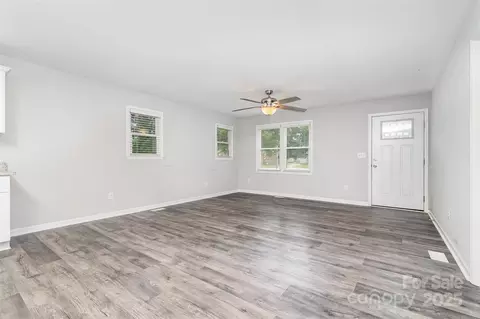 8107 Smith Rd, Kannapolis, NC 28081 photo 2