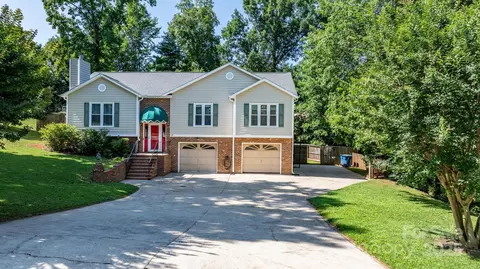 13 Fox Ridge Dr, Granite Falls, NC 28630