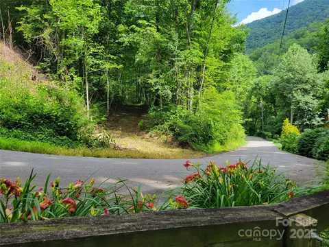 100 Village 26 Ln #26, Waynesville, NC 28786