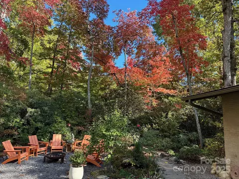 48 Walkertown Rd, Black Mountain, NC 28711