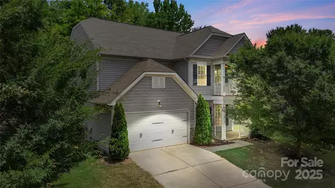 10806 Cove Point Dr, Charlotte, NC 28278
