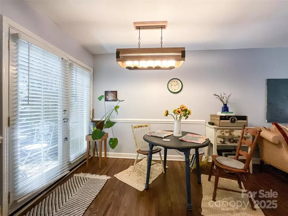 Dining - 932 Hollywood St, Charlotte, NC 28211 photo 2 of 3