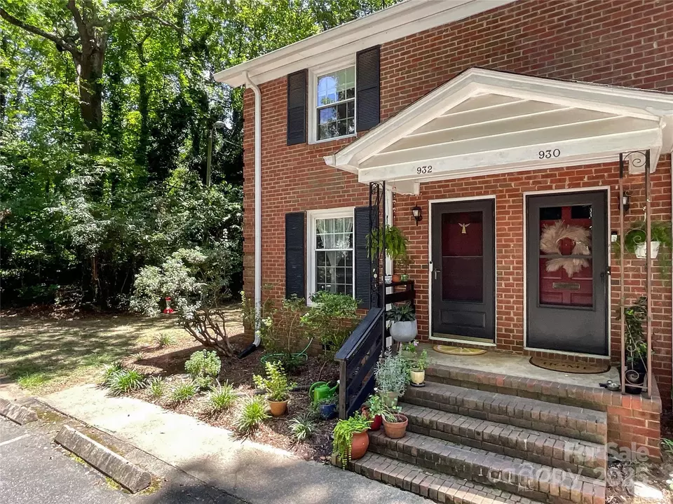 Exterior - 932 Hollywood St, Charlotte, NC 28211 photo 1 of 7