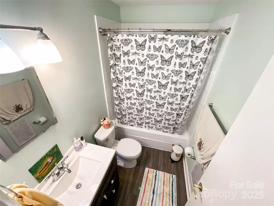 Bath - 932 Hollywood St, Charlotte, NC 28211 photo 2 of 3