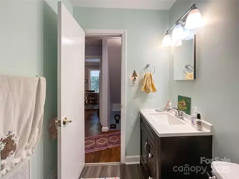 Bath - 932 Hollywood St, Charlotte, NC 28211 photo 1 of 3