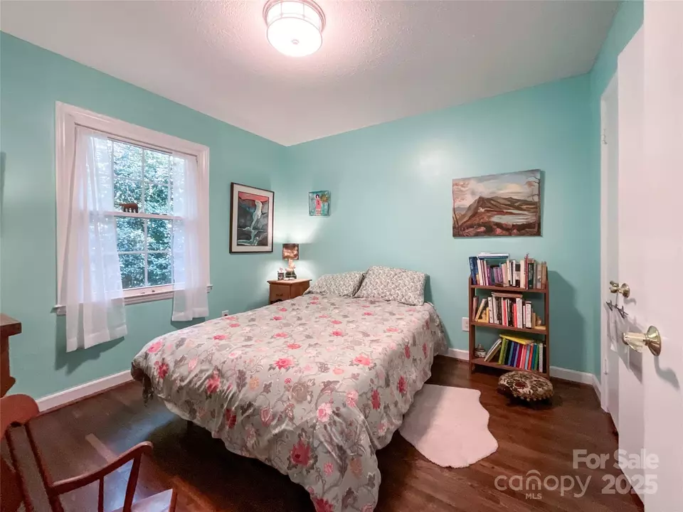 Bedroom - 932 Hollywood St, Charlotte, NC 28211 photo 2 of 2