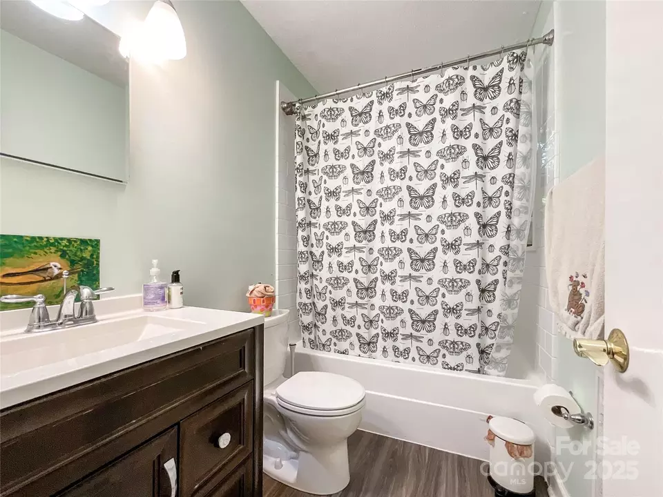 Bath - 932 Hollywood St, Charlotte, NC 28211 photo 3 of 3