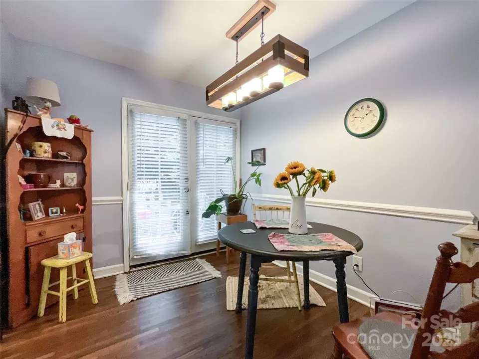 Dining - 932 Hollywood St, Charlotte, NC 28211 photo 3 of 3
