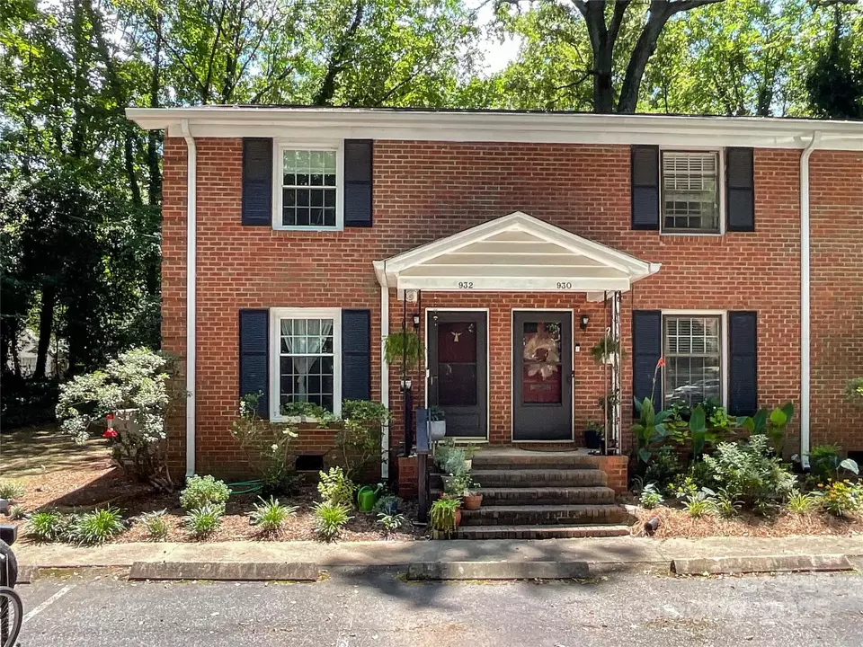 Exterior - 932 Hollywood St, Charlotte, NC 28211 photo 2 of 7