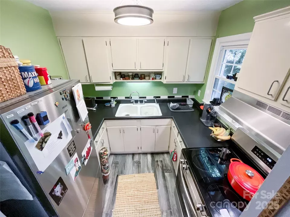 Kitchen - 932 Hollywood St, Charlotte, NC 28211 photo 1 of 4