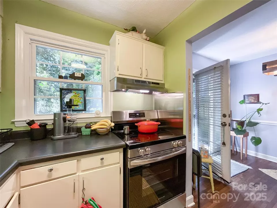 Kitchen - 932 Hollywood St, Charlotte, NC 28211 photo 3 of 4