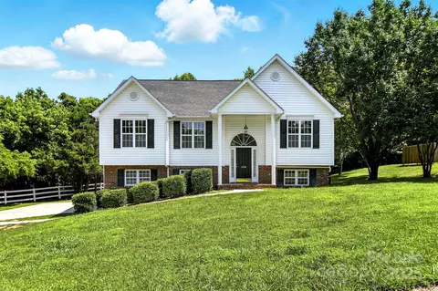 156 Autumn Woods Blvd, Mount Holly, NC 28120