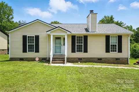 8106 Strawberry Point Dr, Charlotte, NC 28215