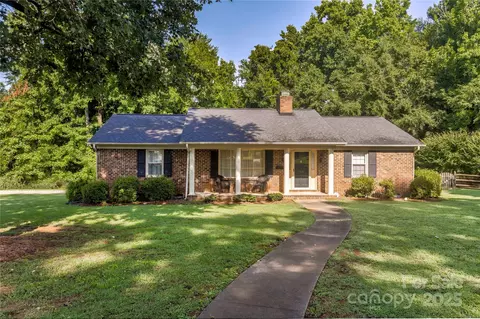 1828 Independence Sq, Kannapolis, NC 28081