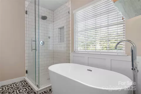 Bath - 21218 Baltic Dr, Cornelius, NC 28031 photo 2 of 3
