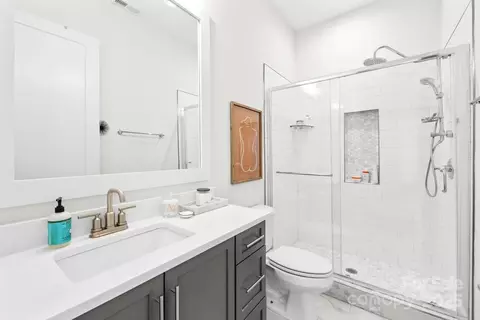 501 E 37th E St #E, Charlotte, NC 28205 photo 23