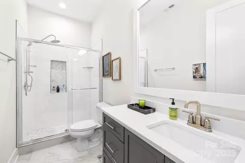 501 E 37th E St #E, Charlotte, NC 28205 photo 22