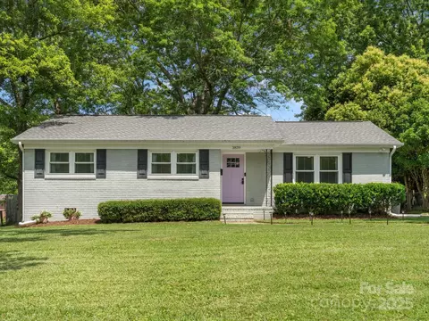 3839 Woodleaf Rd, Charlotte, NC 28205