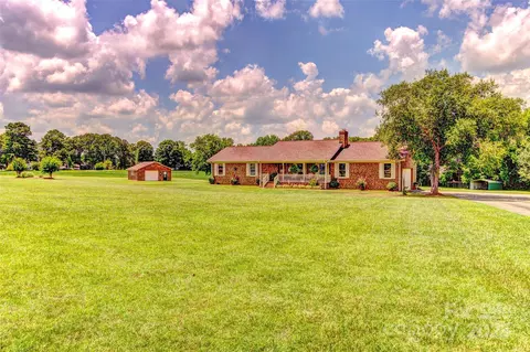 404 Baxter Rd, Cherryville, NC 28021