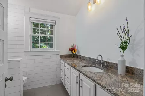 Bath - 560 Concord Rd, Davidson, NC 28036 photo 2 of 4