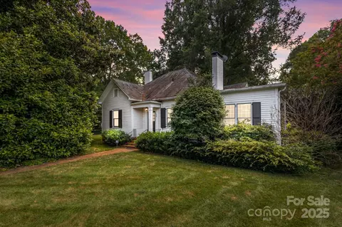 560 Concord Rd, Davidson, NC 28036