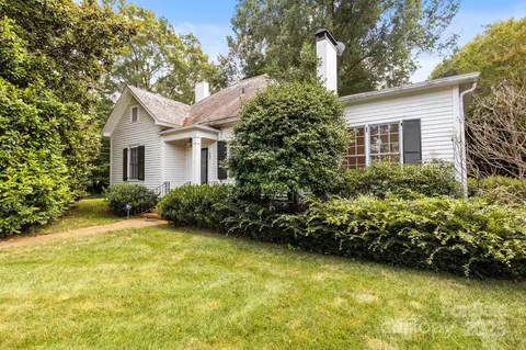 Exterior - 560 Concord Rd, Davidson, NC 28036 photo 2 of 6